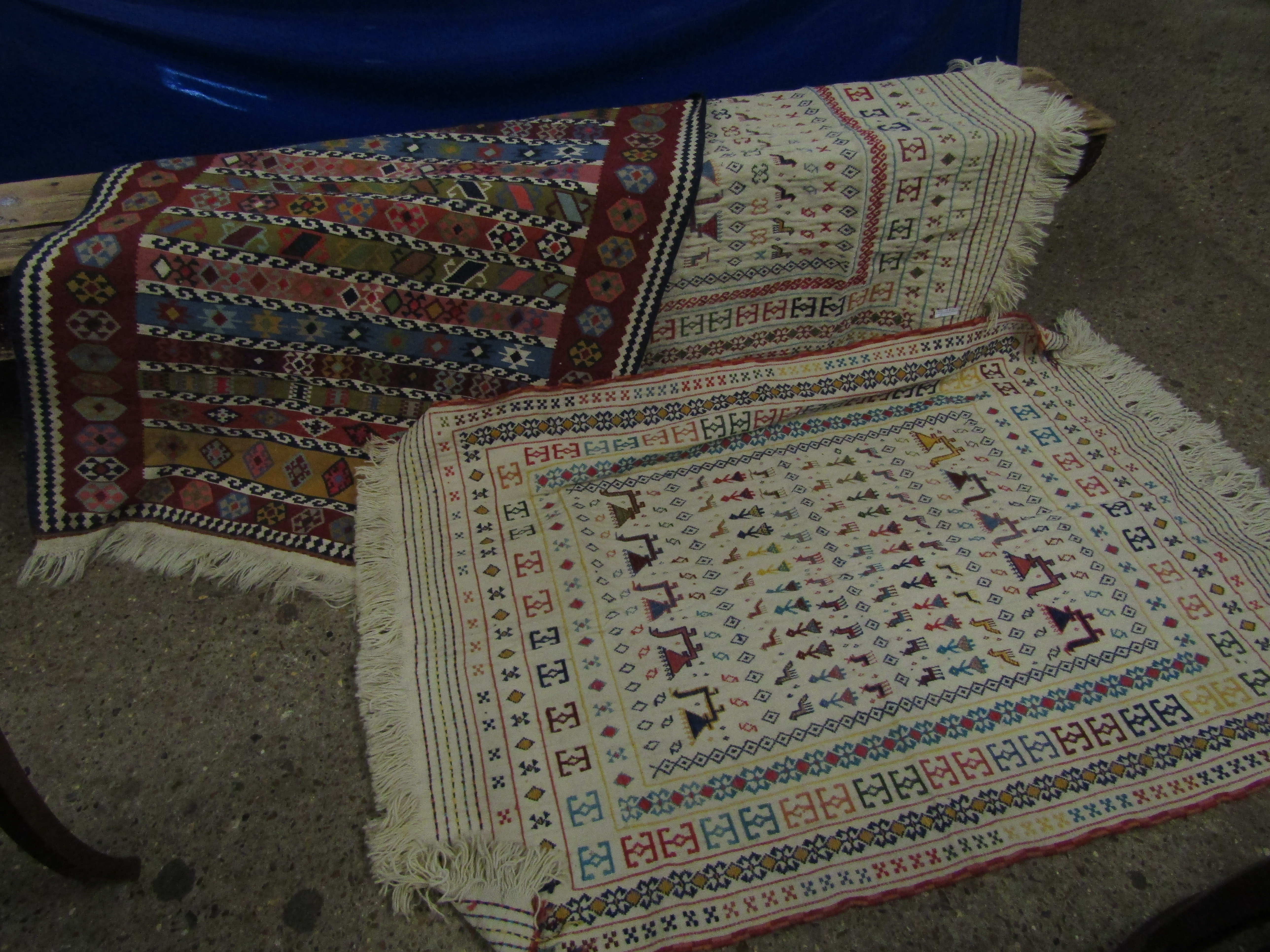 GOOD QUALITY MULTICOLOURED PERSIAN TYPE CARPET TOGETHER WITH TO CREAM GROUND MULTICOLOURED