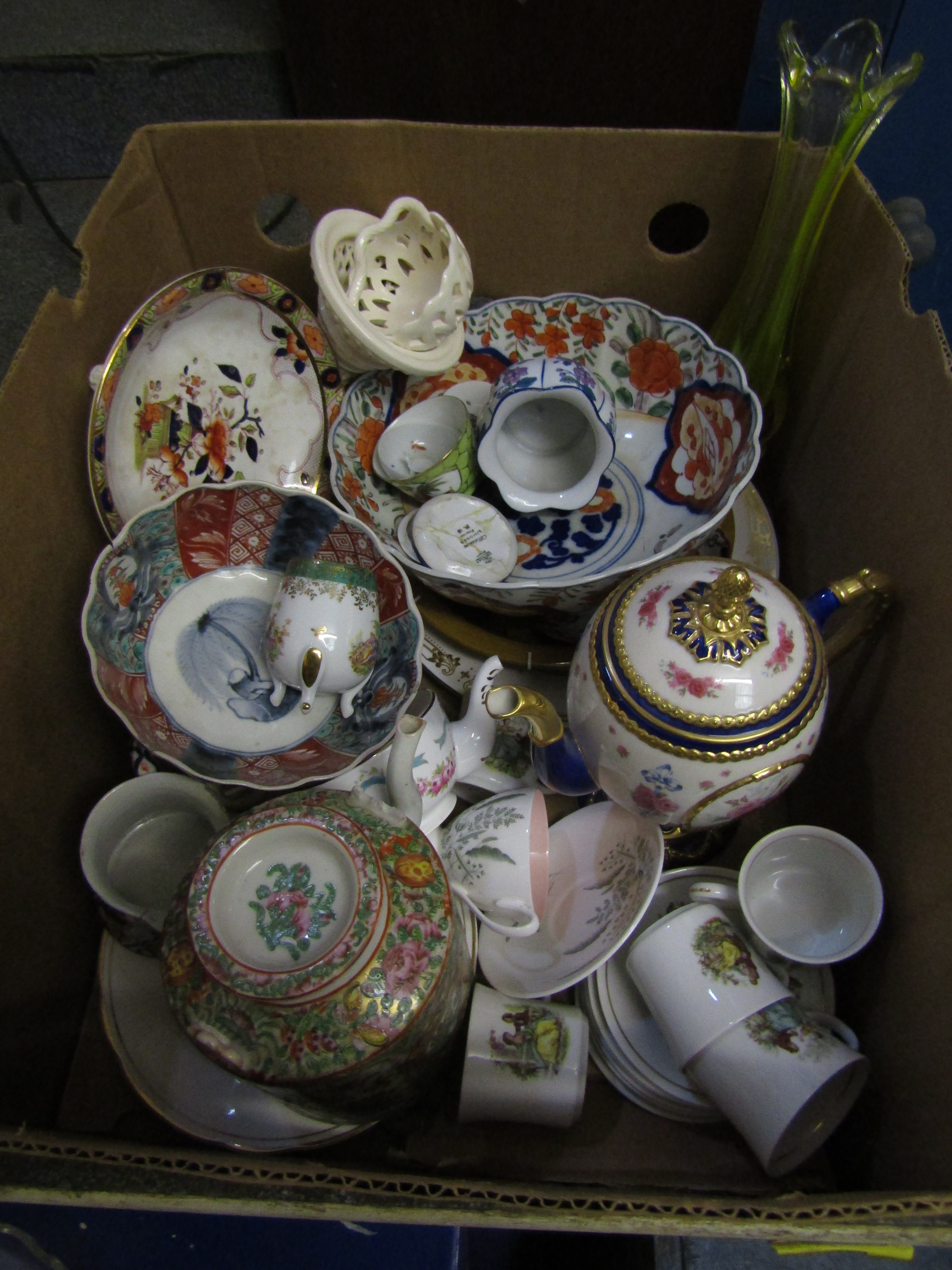 AMARI DECORATED BOWLS, TEAPOT, CONTINENTAL CUPS AND SAUCERS ETC