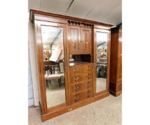 EDWARDIAN MAHOGANY COMPENDIUM WARDROBE CENTRALLY FITTED WITH TWO CUPBOARD DOORS OVER AN OPEN SHELF