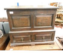 19TH CENTURY OAK SMALL PROPORTIONED MULE CHEST WITH LIFT UP TOP WITH PANELLED FRONT WITH TWO DRAWERS