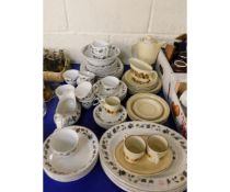 MIXED LOT OF ALFRED MEAKIN SPRINGWOOD TEA/DINNER WARES