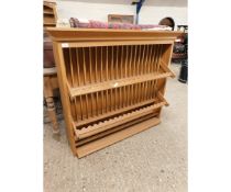 GOOD QUALITY MODERN OAK WALL MOUNTED PLATE RACK