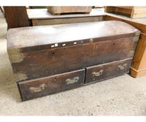 LATE 17TH/EARLY 18TH CENTURY MAHOGANY FRAMED DOME TOP TRUNK WITH TWO DRAWERS TO BASE WITH HEAVY
