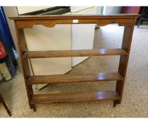 GOOD QUALITY OAK FRAMED WALL MOUNTED THREE FIXED PLATE RACK