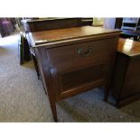 EDWARDIAN MAHOGANY AND SATINWOOD BANDED POT CUPBOARD WITH SINGLE DRAWER AND CUPBOARD DOOR