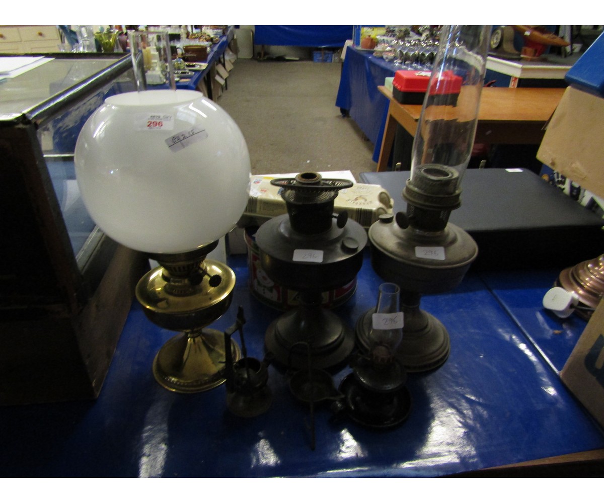 THREE VICTORIAN BRASS OIL LAMPS TOGETHER WITH A METAL PEG LAMP AND FURTHER LAMP (5)