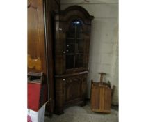 GOOD QUALITY REPRODUCTION OAK ARCH TOP FLOOR STANDING CORNER CUPBOARD WITH GLAZED DOOR OVER PANELLED