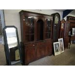 REPRODUCTION MAHOGANY LIVING ROOM CABINET WITH CENTRAL ARCHED OPEN SHELF FLANKED EITHER SIDE BY