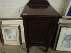 EDWARDIAN MAHOGANY POT CUPBOARD WITH SINGLE DOOR WITH INLAID DETAIL