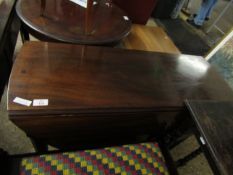 GEORGIAN MAHOGANY CIRCULAR DROP LEAF TABLE ON FOUR PAD FEET