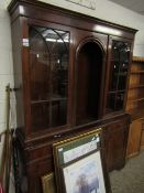 REPRODUCTION MAHOGANY LIVING ROOM CABINET WITH CENTRAL ARCHED OPEN SHELF FLANKED EITHER SIDE BY