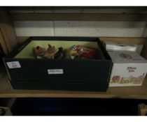 BOX CONTAINING ASSORTED COUNTRY ARTISTS BIRD FIGURES, LILLIPUT LANE FIGURES ETC