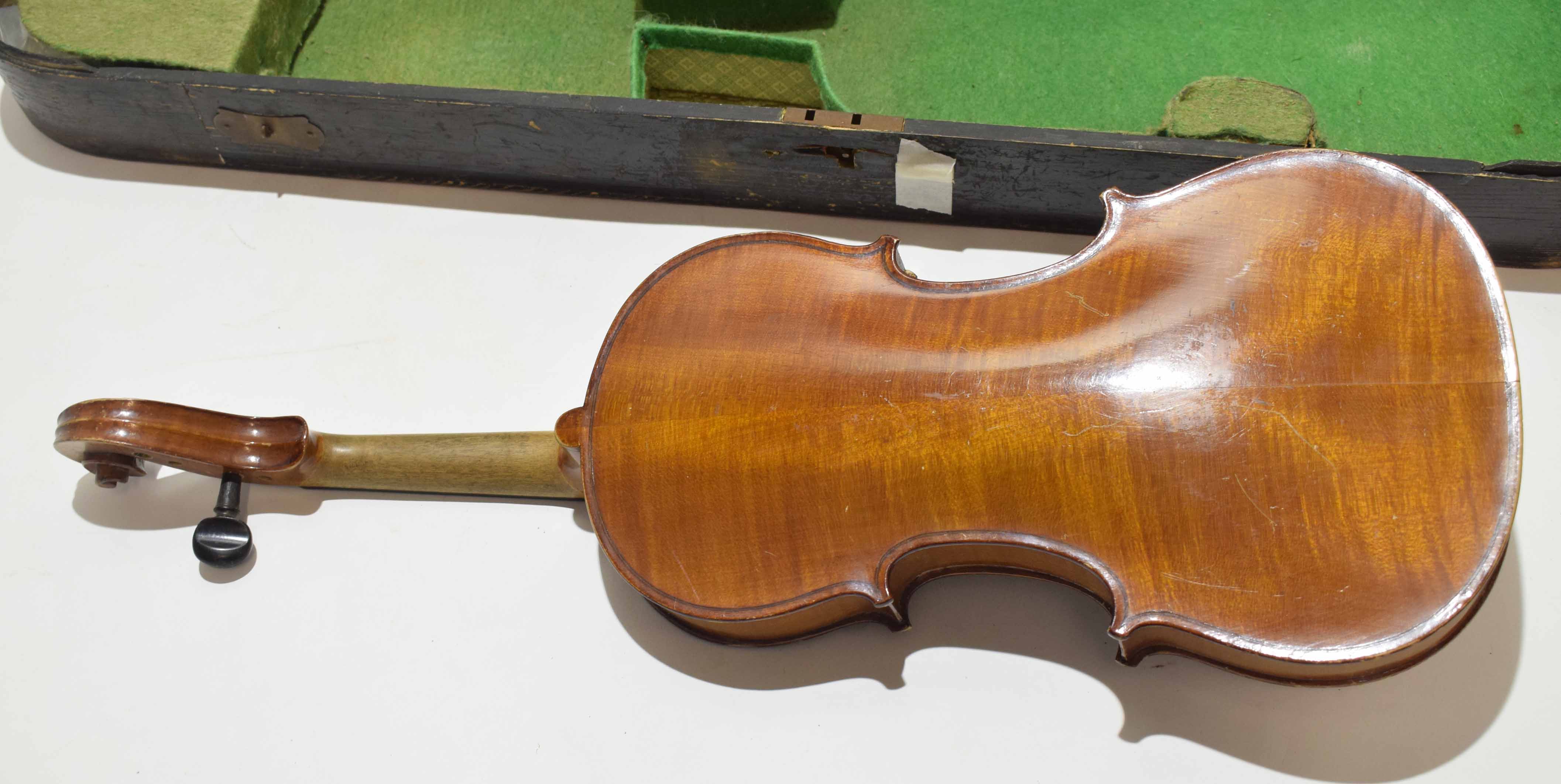 Vintage ebonised wooden cased violin and bow (lacking strings) (af) - Image 6 of 7