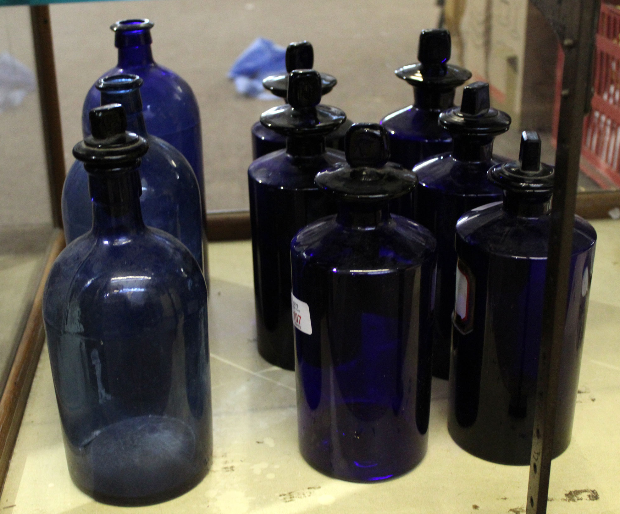 Group of blue coloured apothecary bottles with stoppers - Image 2 of 2