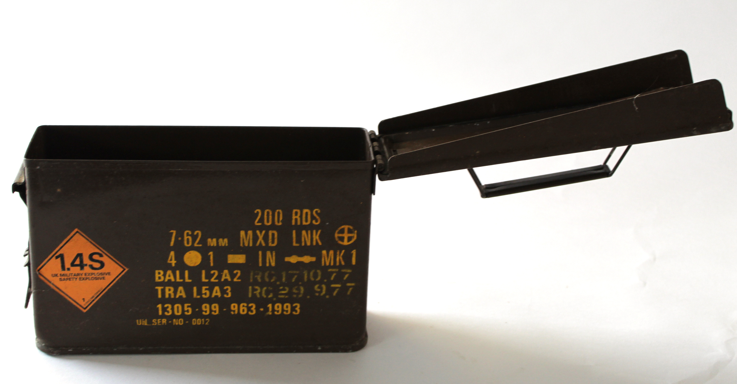 Late 20th century ammunition case to contain 200 linked rounds of 7.62mm ammunition - Image 2 of 2