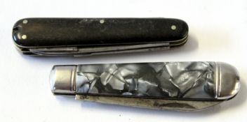 Packet: two assorted pocket knives