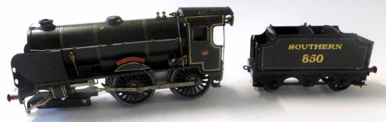 Hornby locomotive Schools Class "Eton" in green livery No 900, complete with a Southern 850 tender