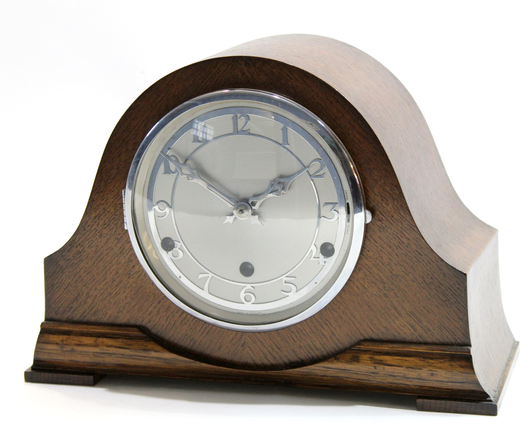 Mid-20th century mantel clock in wooden grained case