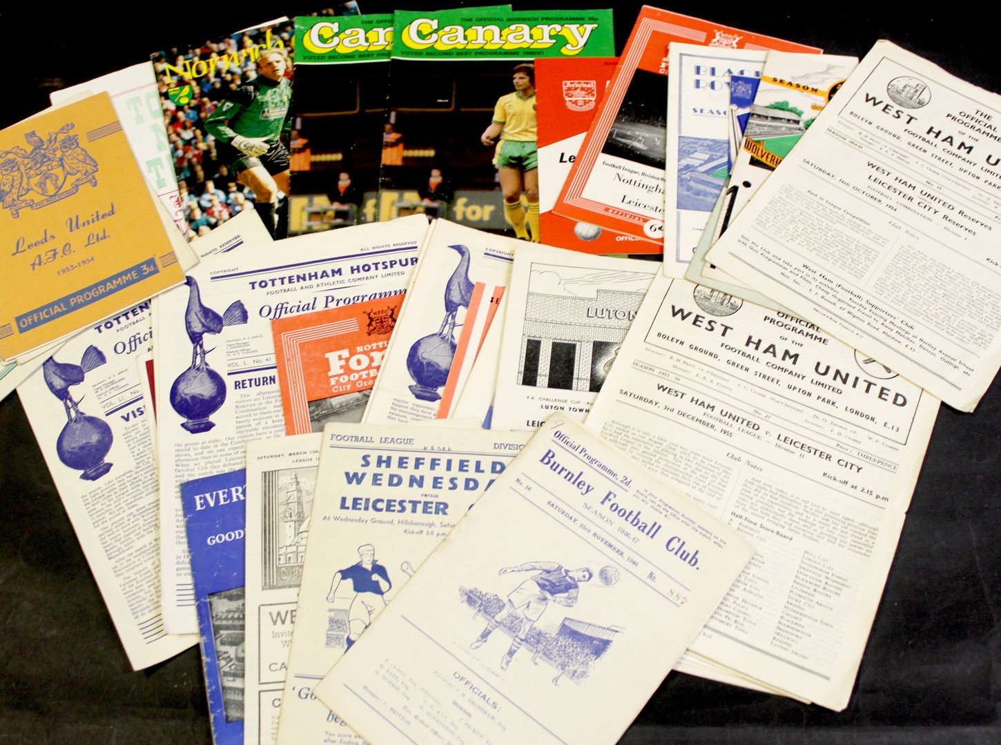 Packet: containing over 30 assorted football programmes from 1946 to 1959 including for Burnley,