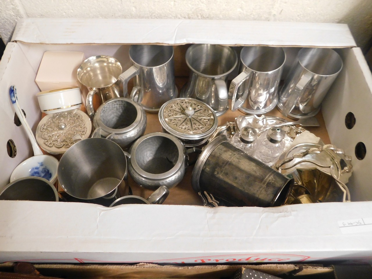 BOX CONTAINING MIXED PEWTER TANKARDS, ETC
