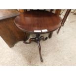 19TH CENTURY MAHOGANY WINE TABLE WITH CIRCULAR TOP AND TURNED AND TWISTED COLUMN ON A TRIPOD BASE