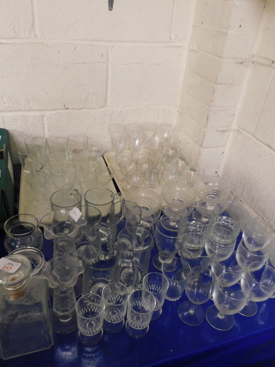 QUANTITY OF MIXED GLASS WARES ETC