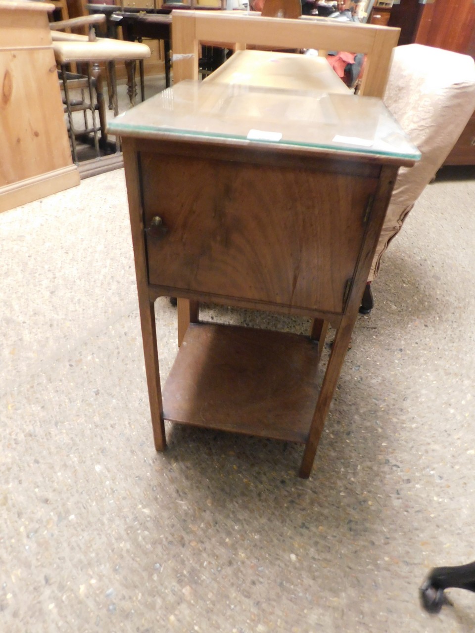 GEORGIAN MAHOGANY POT CUPBOARD WITH SINGLE DOOR WITH OPEN SHELF