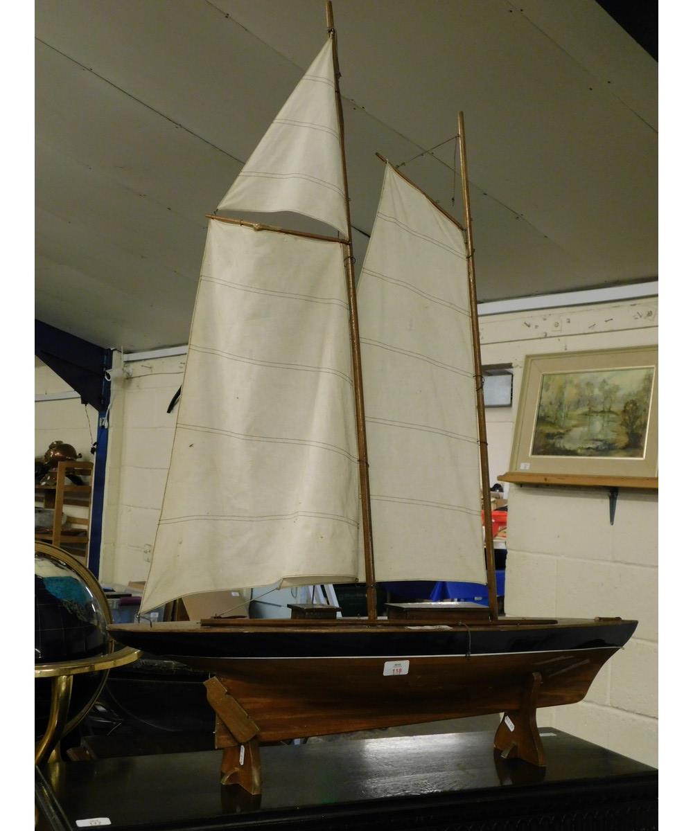 GOOD QUALITY MAHOGANY AND PAINTED POND YACHT ON STAND WITH STITCHED SAILS