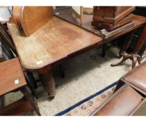 EDWARDIAN MAHOGANY EXTENDING DINING TABLE WITH ONE EXTRA LEAF ON TURNED LEGS RAISED ON PORCELAIN