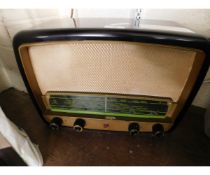 VINTAGE PHILIPS BAKELITE FRAMED RADIO