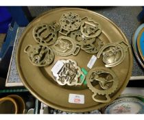 TWO PRESSED BRASS TRAYS TOGETHER WITH A QUANTITY OF 19TH CENTURY HORSE BRASSES