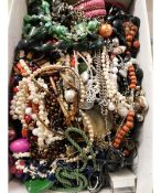 BOX CONTAINING A LARGE QUANTITY OF COSTUME JEWELLERY