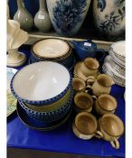 GROUP OF MIXED DENBY WARES TO INCLUDE DENBY REFLEX BOWLS, PLATES, CREAM PART TEA WARES ETC