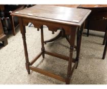 EARLY 20TH CENTURY OAK RECTANGULAR SIDE TABLE WITH SHAPED FRIEZE ON TURNED LEGS