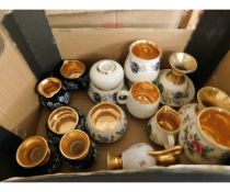 BOX CONTAINING MIXED PRINKNASH FLORAL AND GILDED VASES, CREAM JUG, SUGAR BOWLS ETC