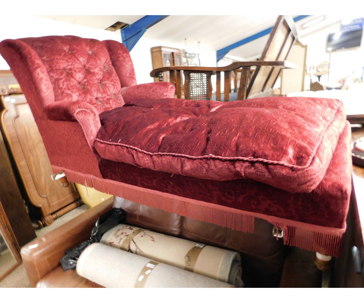 EDWARDIAN MAHOGANY FRAMED AND RED VELOUR DAY BED WITH BUTTON BACK DETAIL ON TURNED LEGS