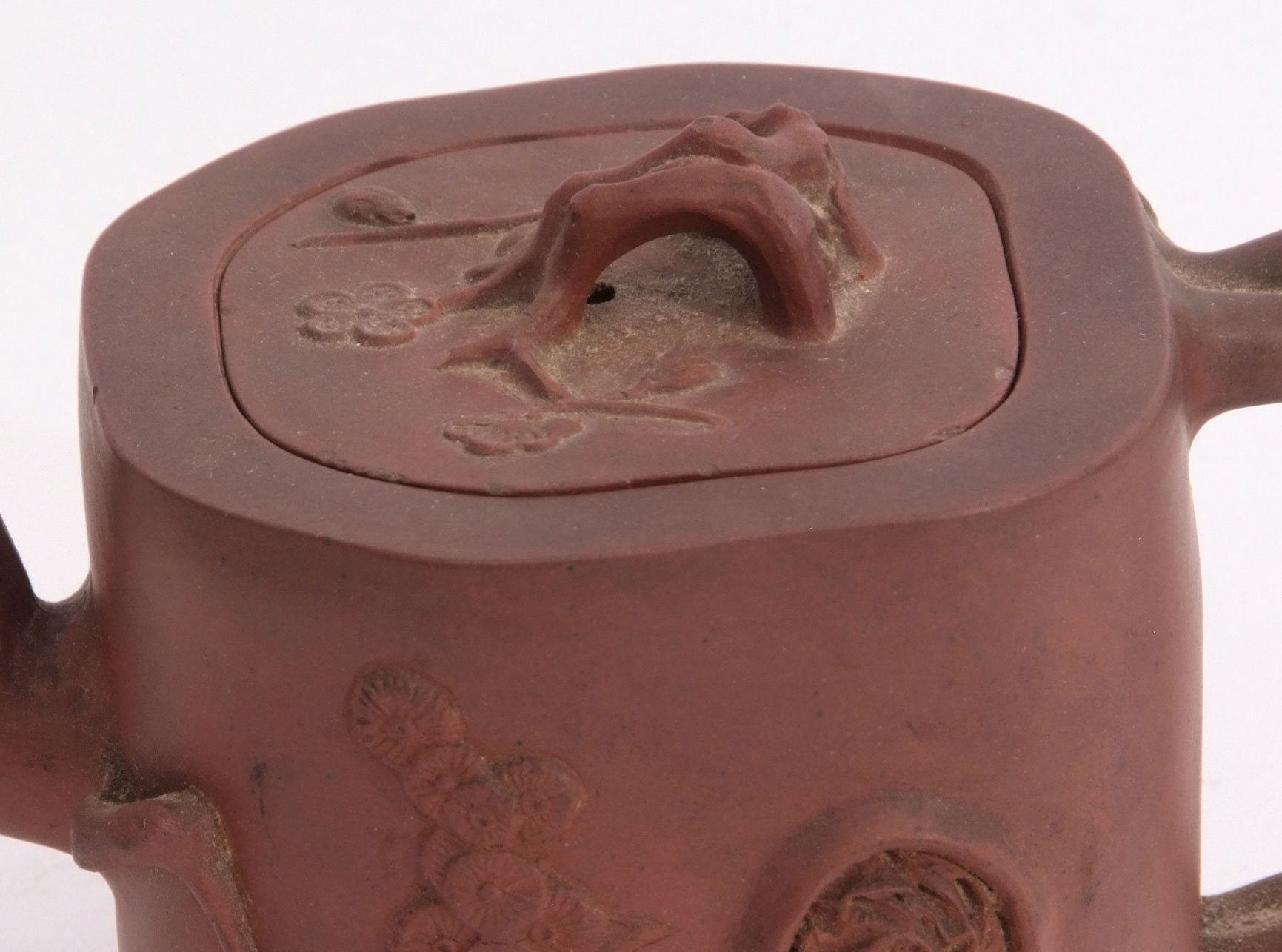 Chinese Yixing tea pot and cover, the square shaped body with typical applied decoration in - Image 2 of 6