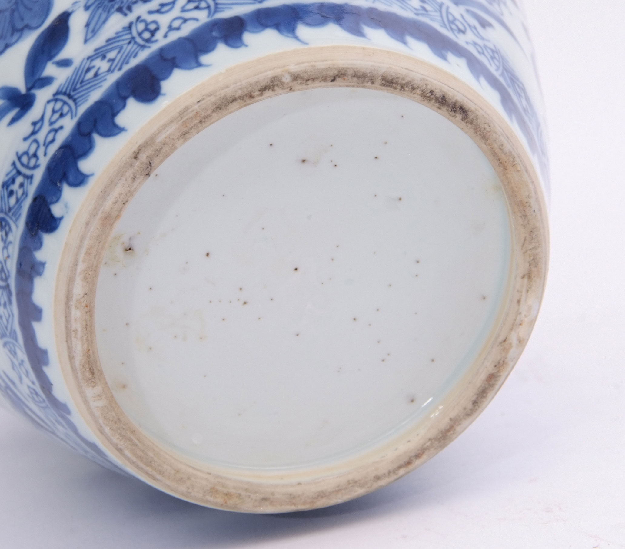 18th century Chinese porcelain ginger jar decorated in blue and white with Lotus and flowering - Image 4 of 5