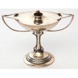 Edward VII small table lighter in Art Nouveau taste with elliptical reservoir, looped wire work