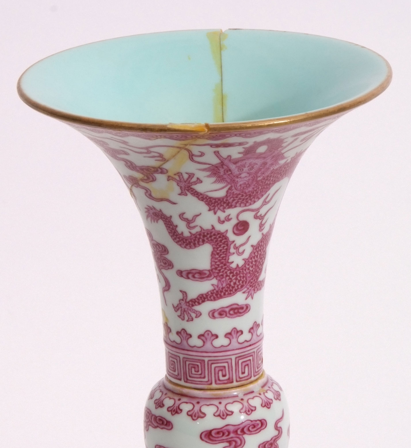 Chinese porcelain Gu shaped vase, decorated in pink enamel en camaieau with a two-horned five claw - Image 5 of 6