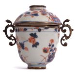 18th century Chinese export cup and cover decorated in Imari style in iron red, blue and gilt, the