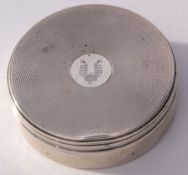 George V circular lidded box with engine turned decoration and crest to lid, engine turned sides,