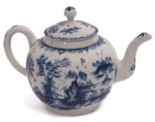 Large Lowestoft porcelain tea pot or punch pot, circa 1770, with a cover, both decorated with a blue