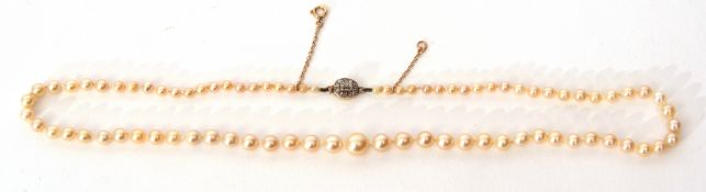 Cultured pearl necklace, a single row of graduated pearls to an old cut diamond clasp, 22cm