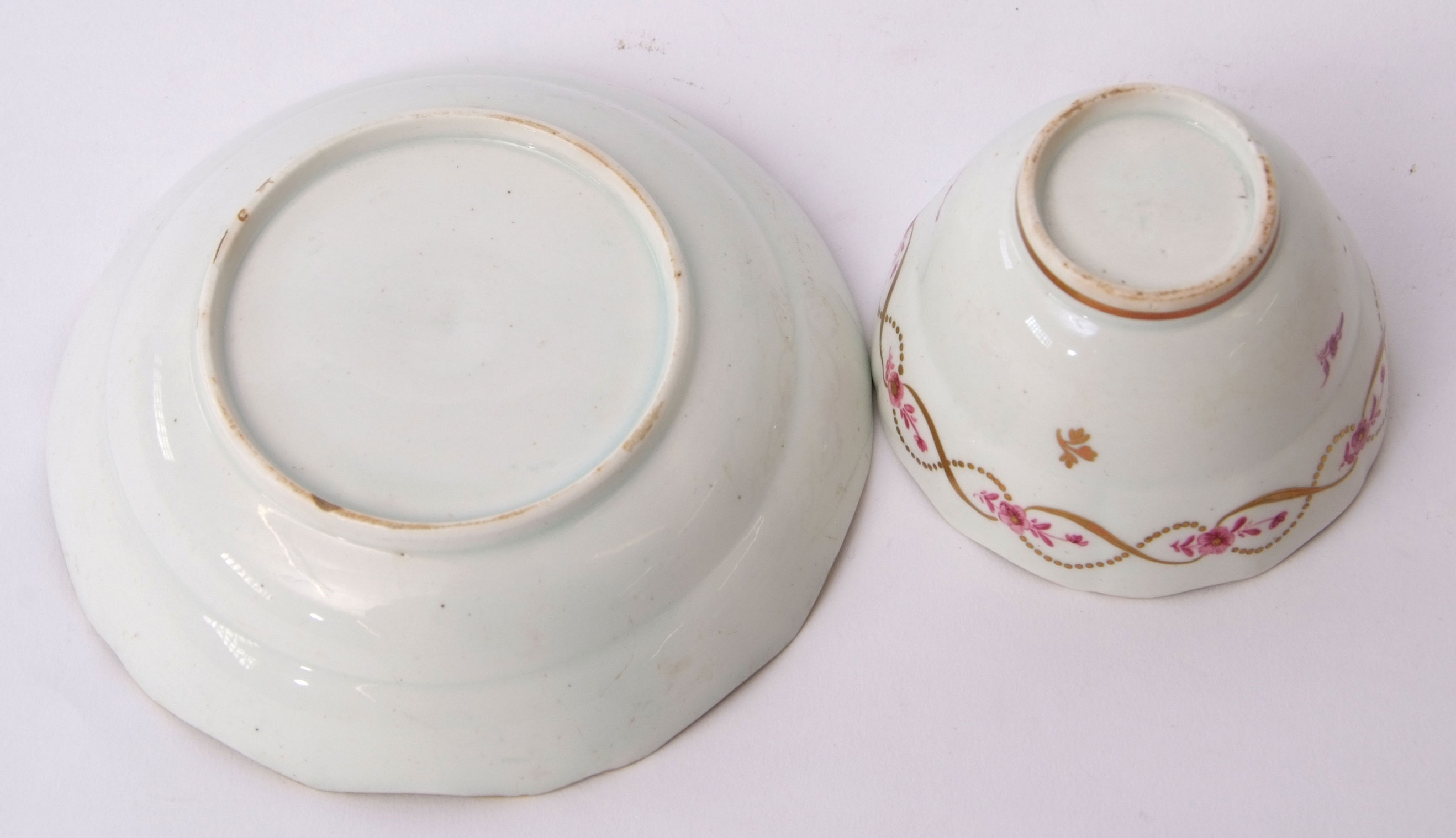 Lowestoft porcelain ogee shaped tea bowl and saucer circa 1790, with gilt and puce design, the - Image 2 of 2
