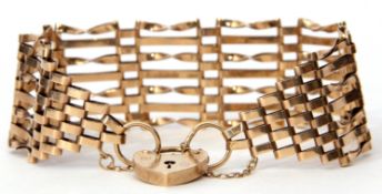 9ct gold gate bracelet a design with each link having three plain polished bars and four twisted