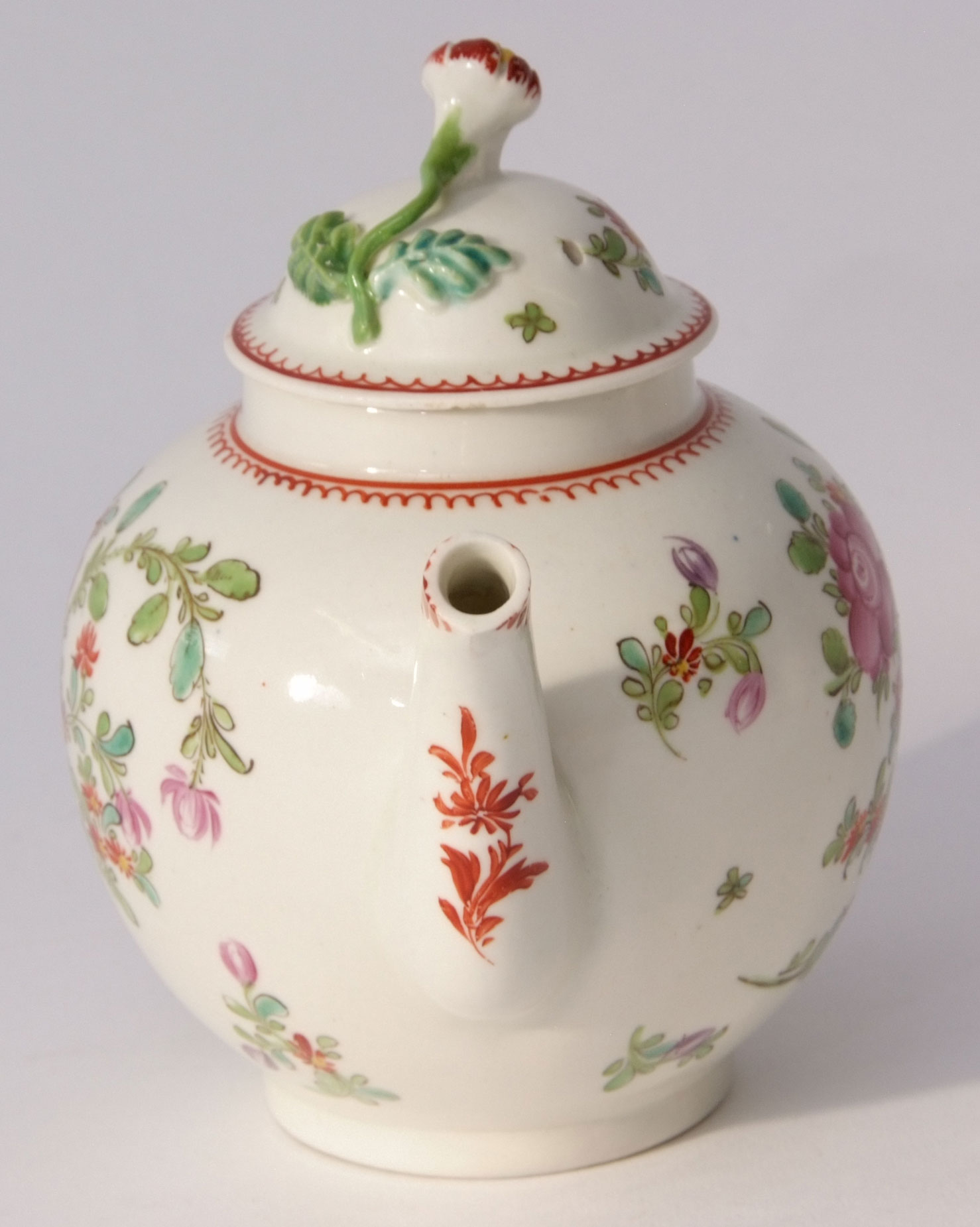 Lowestoft tea pot and cover with polychrome decoration after Thomas Rose, 15cm high - Image 4 of 5