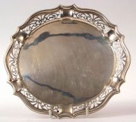 Edward VII small waiter with pierced wavy pie-crust edge, plain centre and raised on three curved