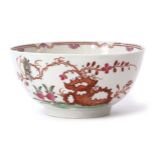 Lowestoft porcelain bowl with polychrome blackbird decoration, 15cm diam