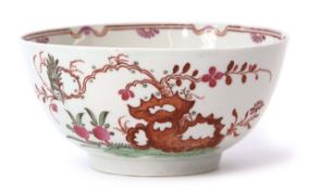 Lowestoft porcelain bowl with polychrome blackbird decoration, 15cm diam